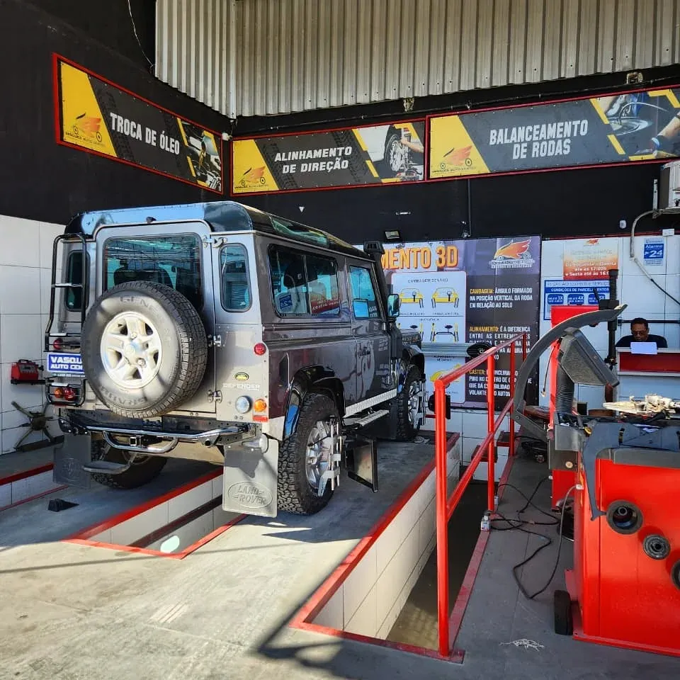 Ferramentas e equipamentos profissionais usados na oficina Vasques